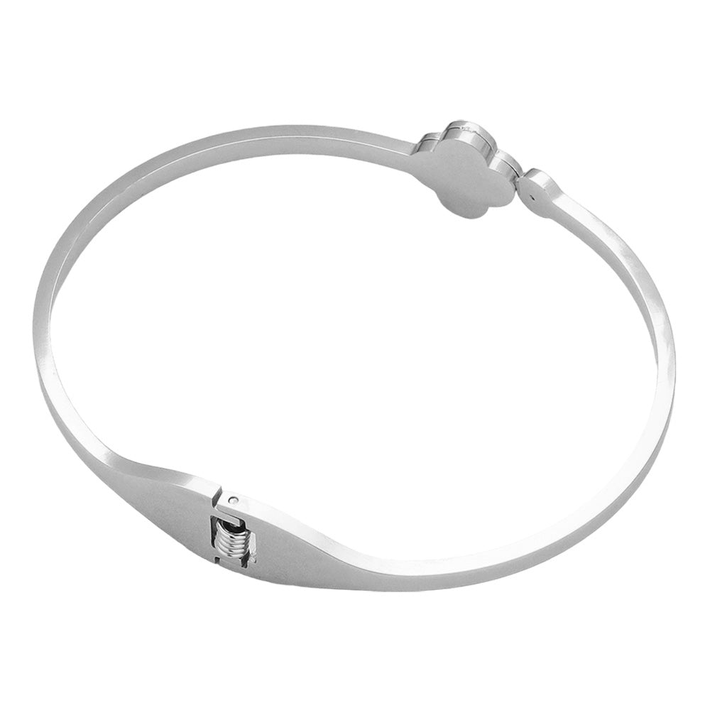 Black Quatrefoil Pointed Stainless Steel Hinged Bangle Bracelet is a stylish and durable accessory for everyday wear. Made of high-quality stainless steel, it features an intricate quatrefoil design and a hinged closure for a secure fit. Upgrade your look with this versatile and timeless piece.