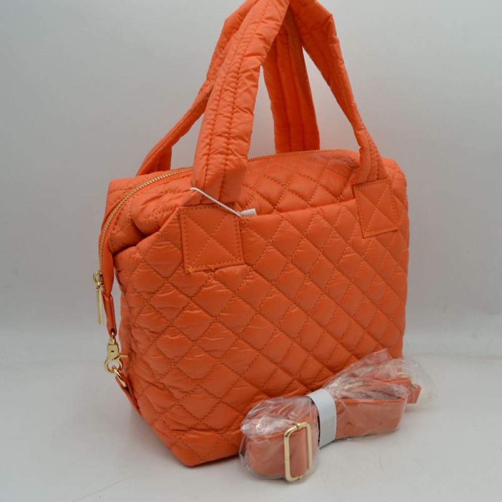 Orange Add a touch of sporty sophistication to your daily rotation with the versatile quilted bag. Combining the popular puffer aesthetic with an organized, compact silhouette, this bag is designed to keep up with your busy lifestyle on the go.
