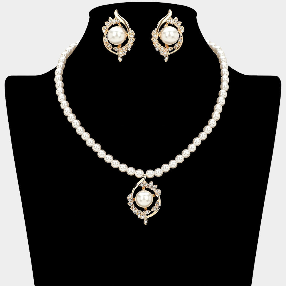 Madeline Love Cream, Gold Elegant Pearl Pendant Necklace - Necklaces