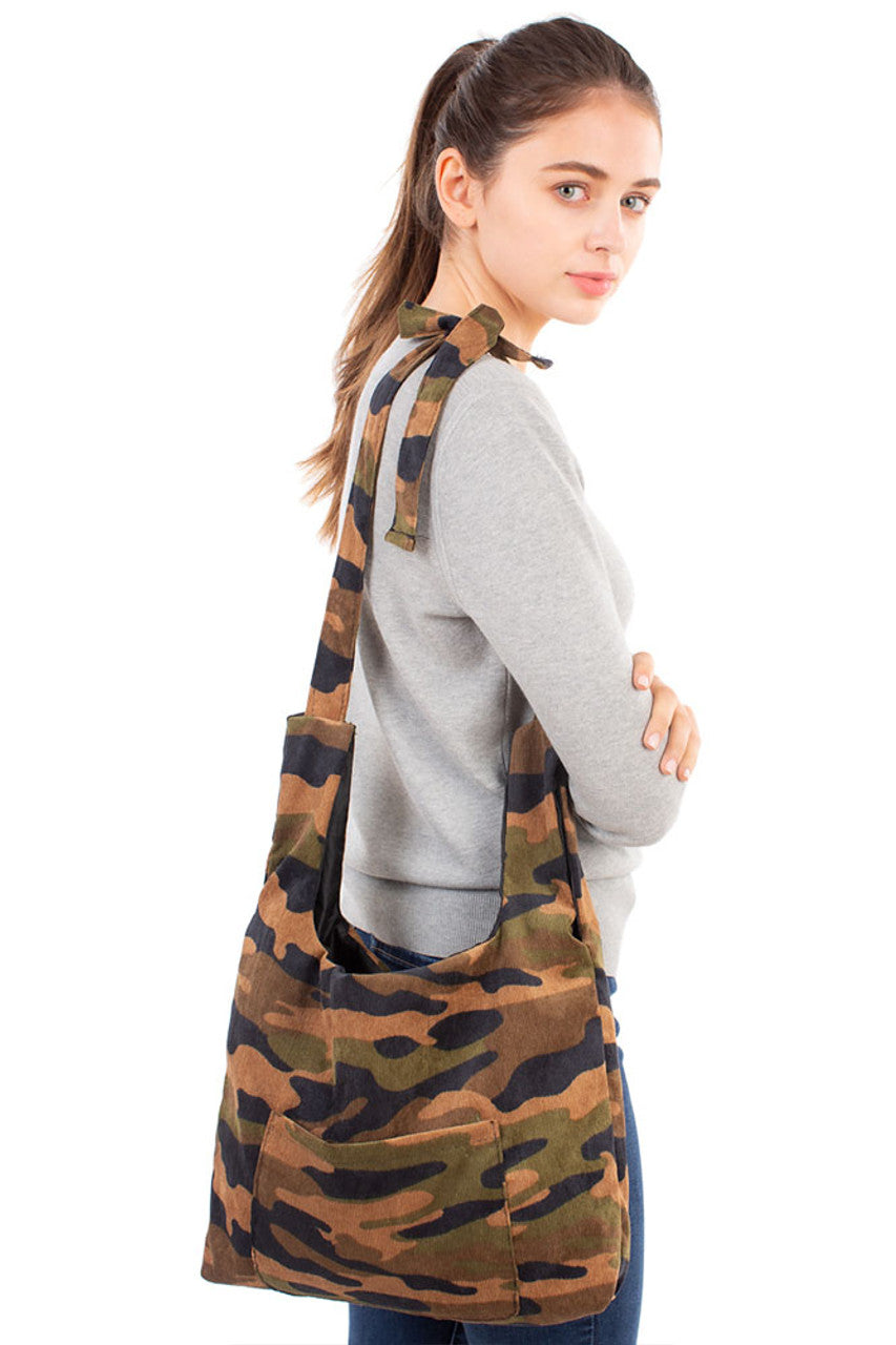 Camouflage Pattern Corduroy Tote Bag combines durable corduroy fabric with a stylish camouflage design, offering both functionality and a distinctive look. Its spacious interior accommodates daily essentials, making it ideal for everyday use or casual outings. The sturdy construction ensures long-lasting wear, while the comfortable handles provide easy carrying. Perfect for those seeking a practical yet fashionable accessory.