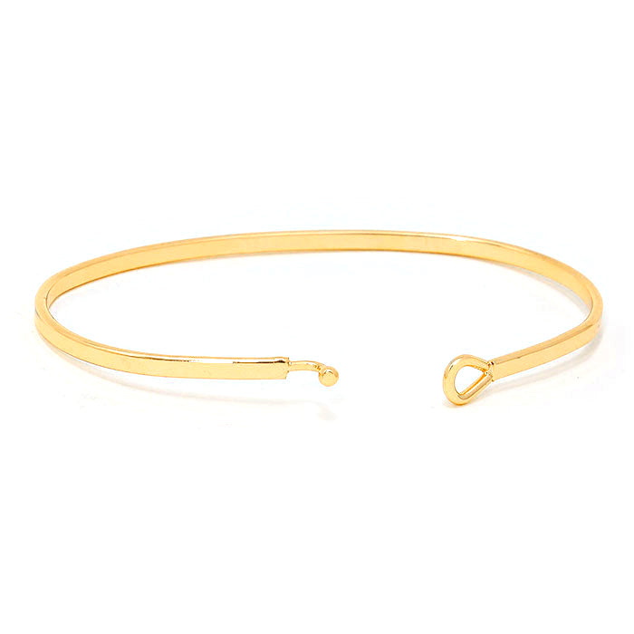 "Always be my mom" Elegant Thin Metal Hook Bracelet, wear with your favorite tops & dresses all year round! Let mom how much she is loved and appreciated. This piece is versatile & goes with practically anything! This inspirational bracelet makes a great gift for Birthday, Mother's Day Gift, Just Because, Thank you!