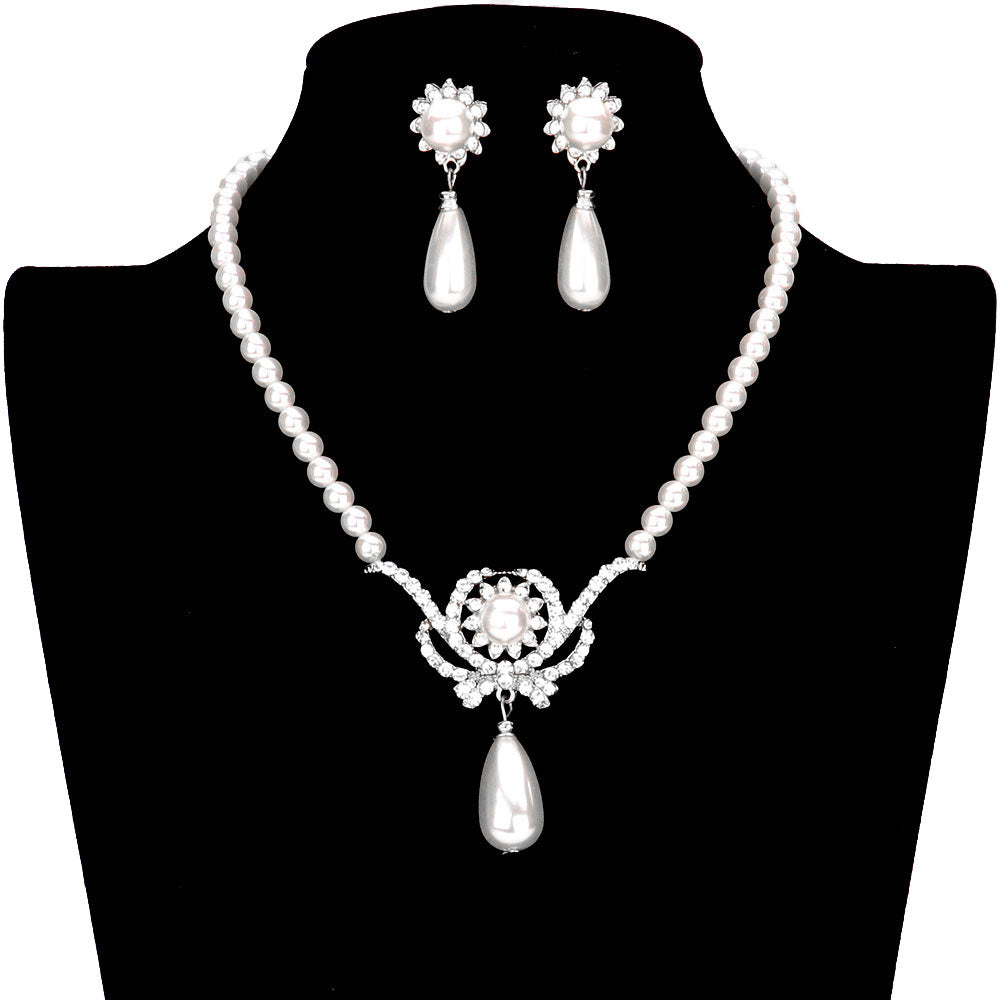 White Stone Embellished Metal Pearl Link Pendant Necklace. Beautifully crafted design adds a gorgeous glow to any outfit. Jewelry that fits your lifestyle! Perfect Birthday Gift, Anniversary Gift, Mother's Day Gift, Anniversary Gift, Graduation Gift, Prom Jewelry, Just Because Gift, Thank you Gift.