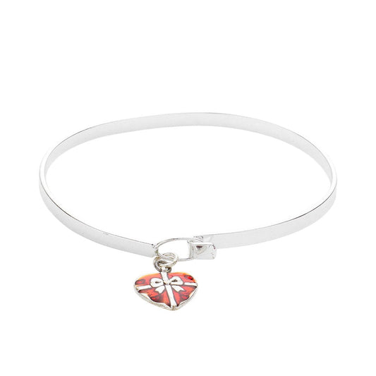 Antique Silver Red Anamel Heart Gift Charm Bangle Bracelet is a thoughtful and stylish accessory that will make the perfect gift for any occasion. Crafted with enamel hearts and a bangle design, it adds a touch of elegance to any outfit. Share your love with this beautiful bracelet.