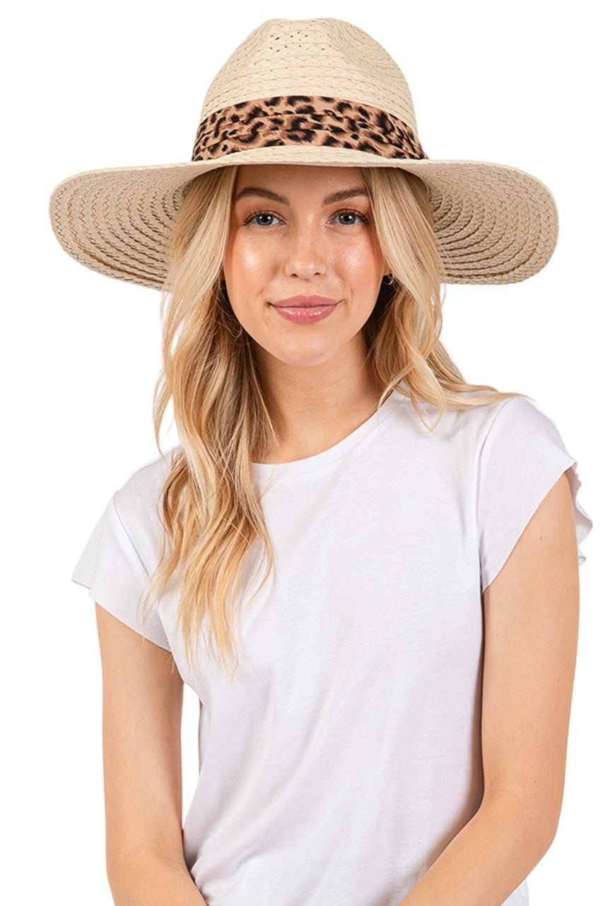 Beige Leopard Trim Band Summer Straw Sun Hat features a distinctive leopard trim band that adds a touch of wild elegance to your warm-weather wardrobe. The wide brim provides optimal sun protection while maintaining a sophisticated silhouette. Lightweight and breathable construction ensures comfort during extended outdoor wear.