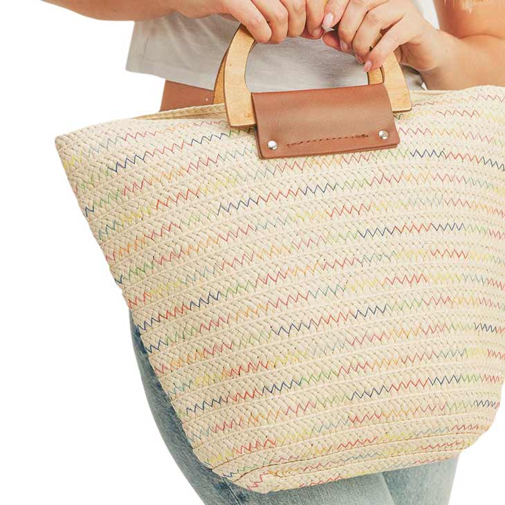 Beige Zigzag Chevron Pattern Detailed Wooden Handle Straw Tote Bag, simple and leisurely, elegant and fashionable, suitable for women of all ages, and lightweight to carry around all day. The interior has enough capacity for keys, phones, cards, sunglasses, purses, lipsticks, books, and water bottles.