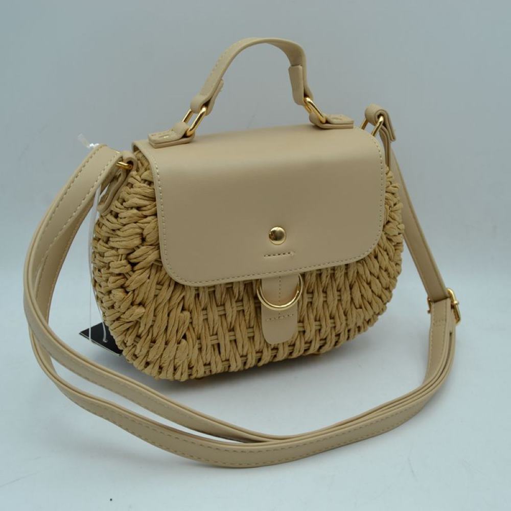 Beige Step into warmer weather with the ultimate blend of rustic charm and contemporary elegance. This beautifully structured saddle bag is the perfect accessory to elevate your casual resort wear, beach days, or weekend brunch ensembles.