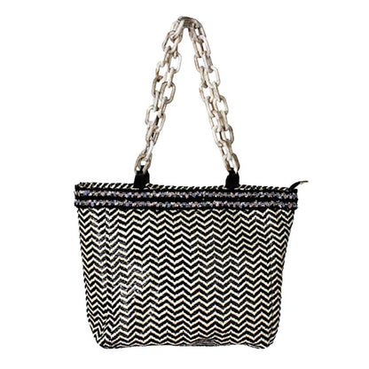 Black Zigzag Chevron Patterned Celluloid Acetate Straw Tote Bag, this straw tote bag is versatile enough for wearing through the week, simple and leisurely, elegant and fashionable, suitable for women of all ages, and ultra-lightweight to carry around all day. 