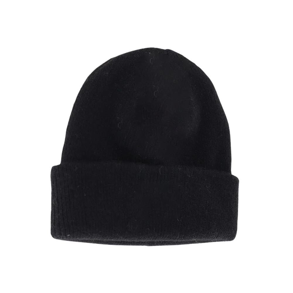 Black_ BABY Soft Ribbed Leather Patch C.C. Beanie offers gentle warmth and comfort with a finely ribbed knit that fits snugly on small heads. Crafted for delicate skin, it features a soft texture that protects while keeping your baby cozy. The subtle leather patch adds a refined touch, combining practicality with stylish detail. Ideal for everyday wear, this beanie is both functional and fashionable, ensuring your little one stays comfortable in cooler weather. 