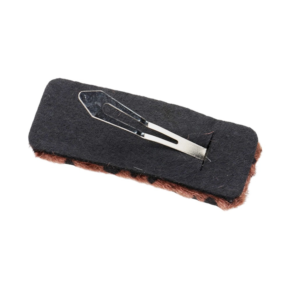 Brown Gold Leopard Faux Fur Love Barrette adds a touch of wild style to any outfit. Made with high-quality faux fur, this barrette is both stylish and comfortable to wear. Its unique design is perfect for those looking to make a statement and stand out from the crowd.