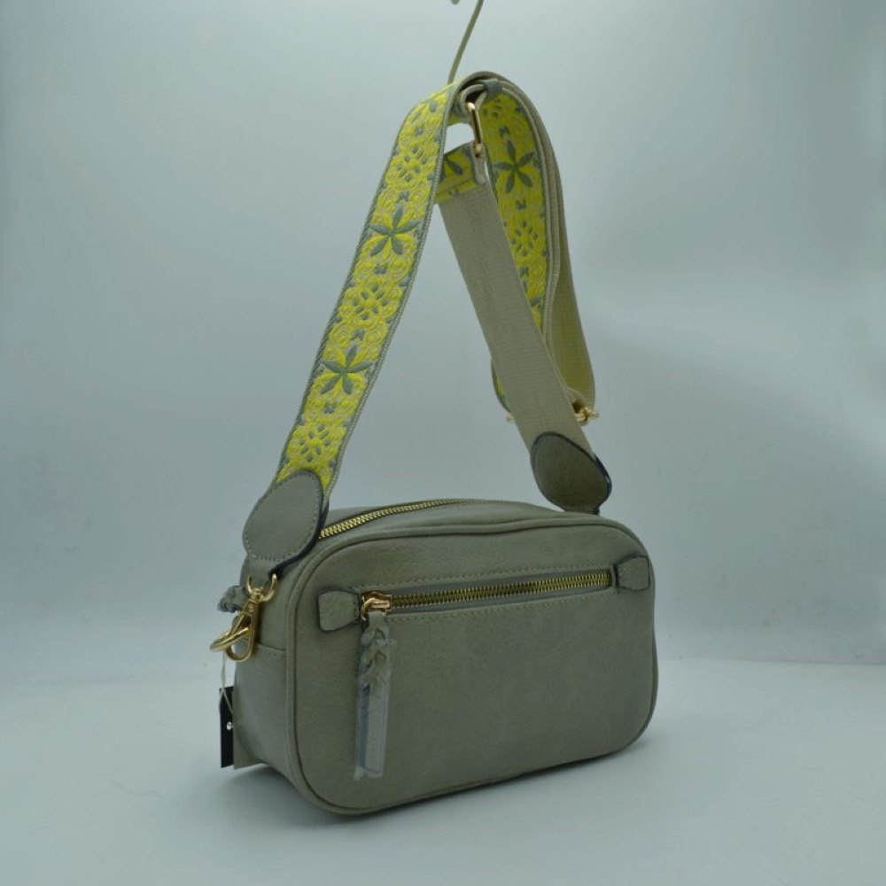 Dark Grey Meet your new daily go-to accessory. The Patterned Strap Camera Bag seamlessly blends classic, structured utility with a vibrant bohemian edge. Lightweight yet spacious, this crossbody bag is designed to keep your hands free and your essentials beautifully organized whether you are traveling, commuting, or heading out for the weekend.