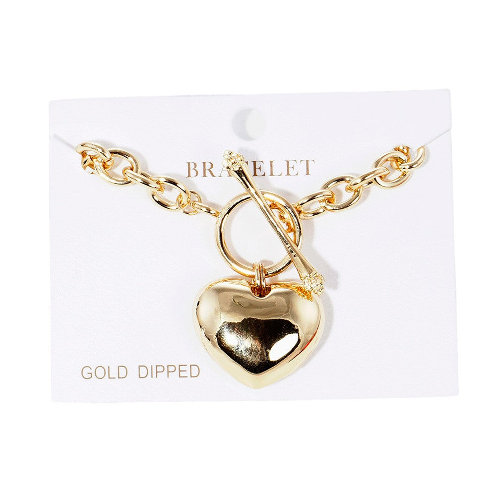 Gold Gold Dipped Metal Heart Charm Toggle Bracelet adds a touch of sophistication to any outfit. Made with high-quality materials, it features a delicate heart charm and a easy-to-use toggle closure. Upgrade your jewelry collection with this timeless piece. 