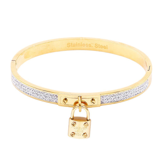 Gold FOREVER LOVE Metal Lock Charm Stainless Steel Evening Bracelet exudes elegance and sophistication. Made of durable stainless steel, it features a charming lock design that symbolises everlasting love. The perfect accessory for any evening event, this bracelet adds a touch of class to any outfit.