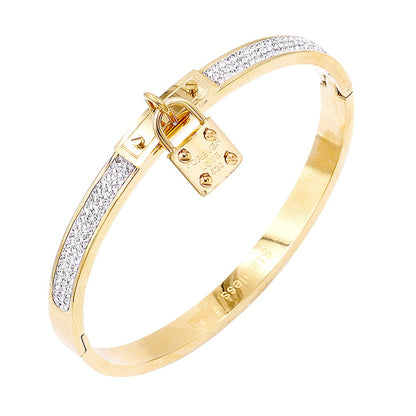 Gold FOREVER LOVE Metal Lock Charm Stainless Steel Evening Bracelet exudes elegance and sophistication. Made of durable stainless steel, it features a charming lock design that symbolises everlasting love. The perfect accessory for any evening event, this bracelet adds a touch of class to any outfit.