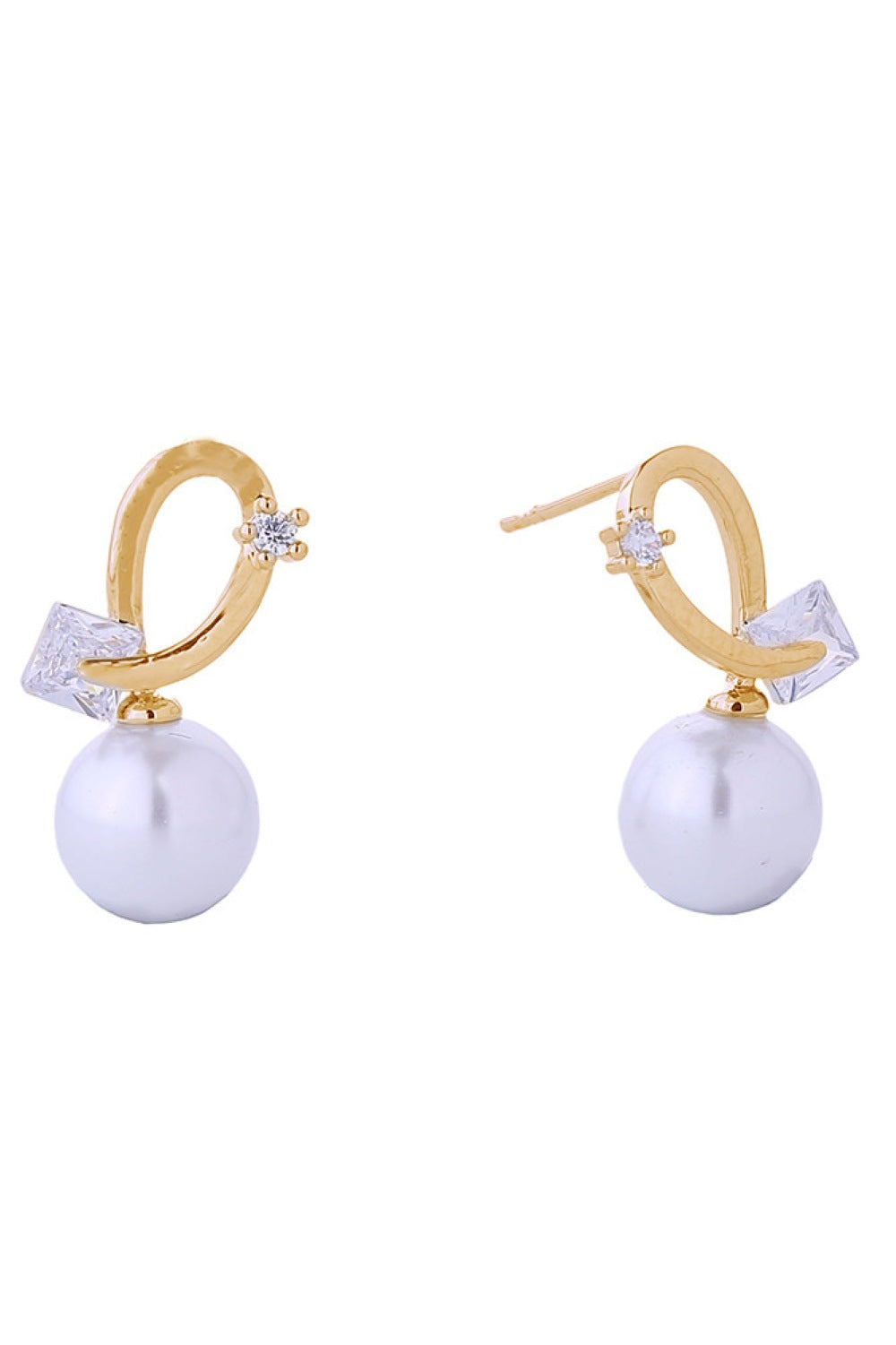 Gold Elegant pearl drop earrings featuring a delicate curling design, dipped in lustrous 14K gold or white gold plating. Crafted from hypoallergenic brass with genuine pearls, these 1.7cm studs are perfect for sensitive ears. Lead and nickel compliant for safe, everyday wear. Expertly made in Korea, they combine timeless sophistication with modern comfort.