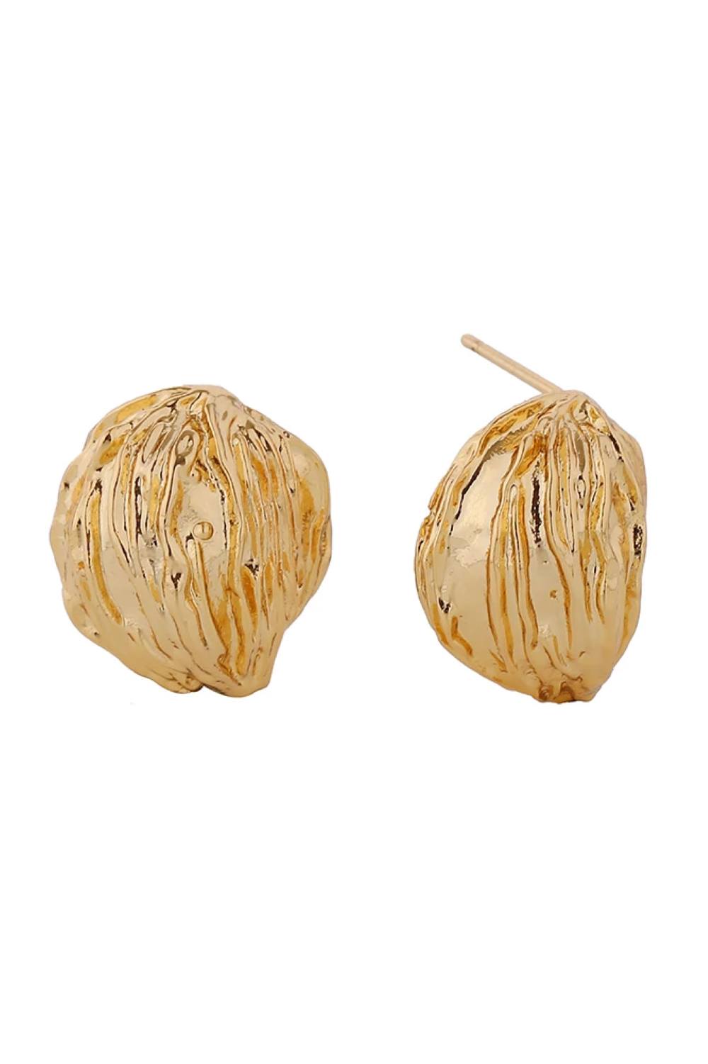 Gold Elegant shell-inspired post earrings with a refined grooved texture, available in luxurious 14K gold or white gold dipping. Crafted from hypoallergenic brass, these 2cm diameter earrings are perfect for sensitive skin. Lead and nickel compliant for safe, everyday wear. Expertly made in Korea, they combine timeless design with quality craftsmanship.