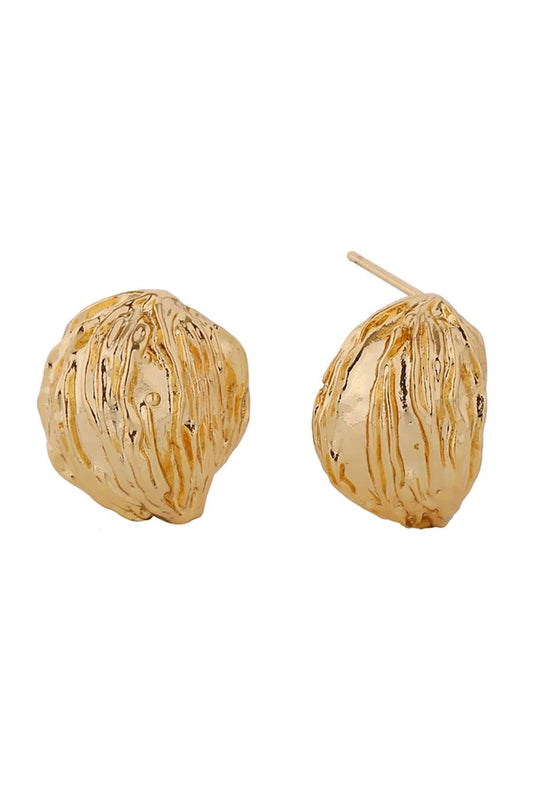 Gold Elegant shell-inspired post earrings with a refined grooved texture, available in luxurious 14K gold or white gold dipping. Crafted from hypoallergenic brass, these 2cm diameter earrings are perfect for sensitive skin. Lead and nickel compliant for safe, everyday wear. Expertly made in Korea, they combine timeless design with quality craftsmanship.