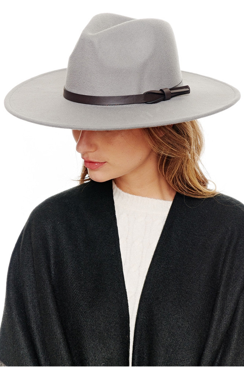 Gray Felt Wide Brim Fedora Hat offers sophisticated style with practical sun protection. The classic silhouette features a structured crown and generous brim that maintains its shape throughout wear. Perfect for elevating casual outfits or complementing formal attire across all seasons.