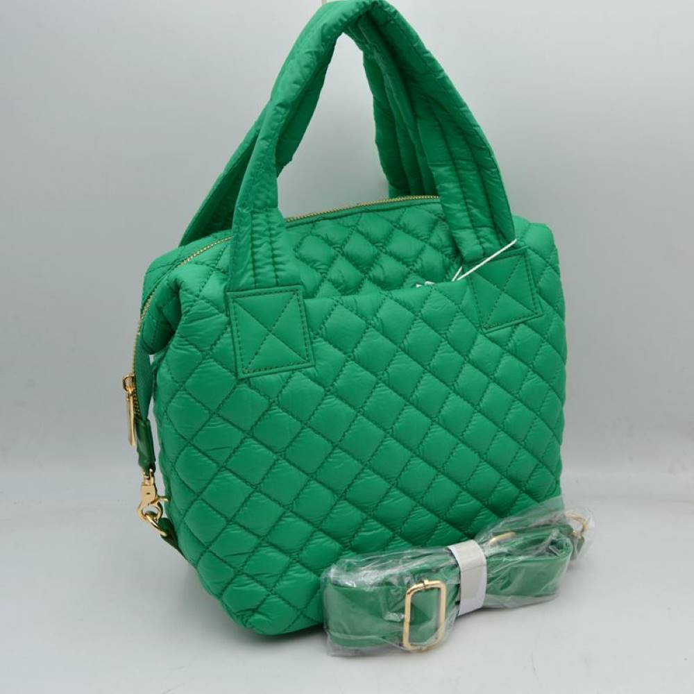Kelly Green Add a touch of sporty sophistication to your daily rotation with the versatile quilted bag. Combining the popular puffer aesthetic with an organized, compact silhouette, this bag is designed to keep up with your busy lifestyle on the go.