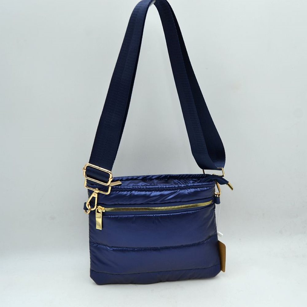 Navy Blue Stay organized in style with the sporty, lightweight crossbody bag. Combining a trendy puffer design with everyday functionality, this low-profile pouch is perfect for travel, running errands, or keeping your hands free on the go.