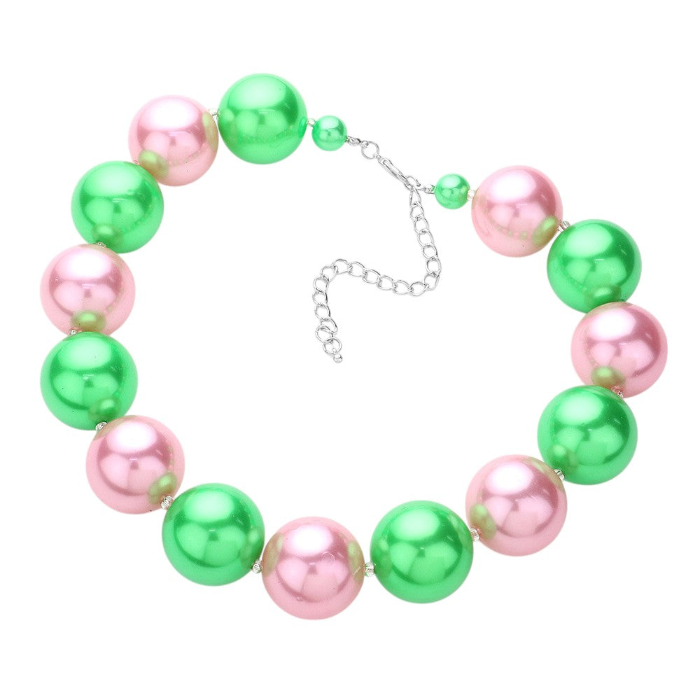 Pink Green Pearl Necklace boasts a bold and elegant design. With its chunky pearls, this necklace adds a touch of sophistication to any outfit. The large pearls create a timeless and classic look, perfect for any occasion. Elevate your style with this stunning piece of jewelry.