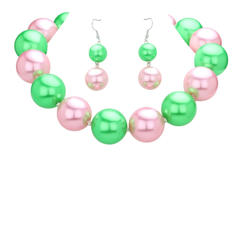Pink Green Pearl Necklace boasts a bold and elegant design. With its chunky pearls, this necklace adds a touch of sophistication to any outfit. The large pearls create a timeless and classic look, perfect for any occasion. Elevate your style with this stunning piece of jewelry.
