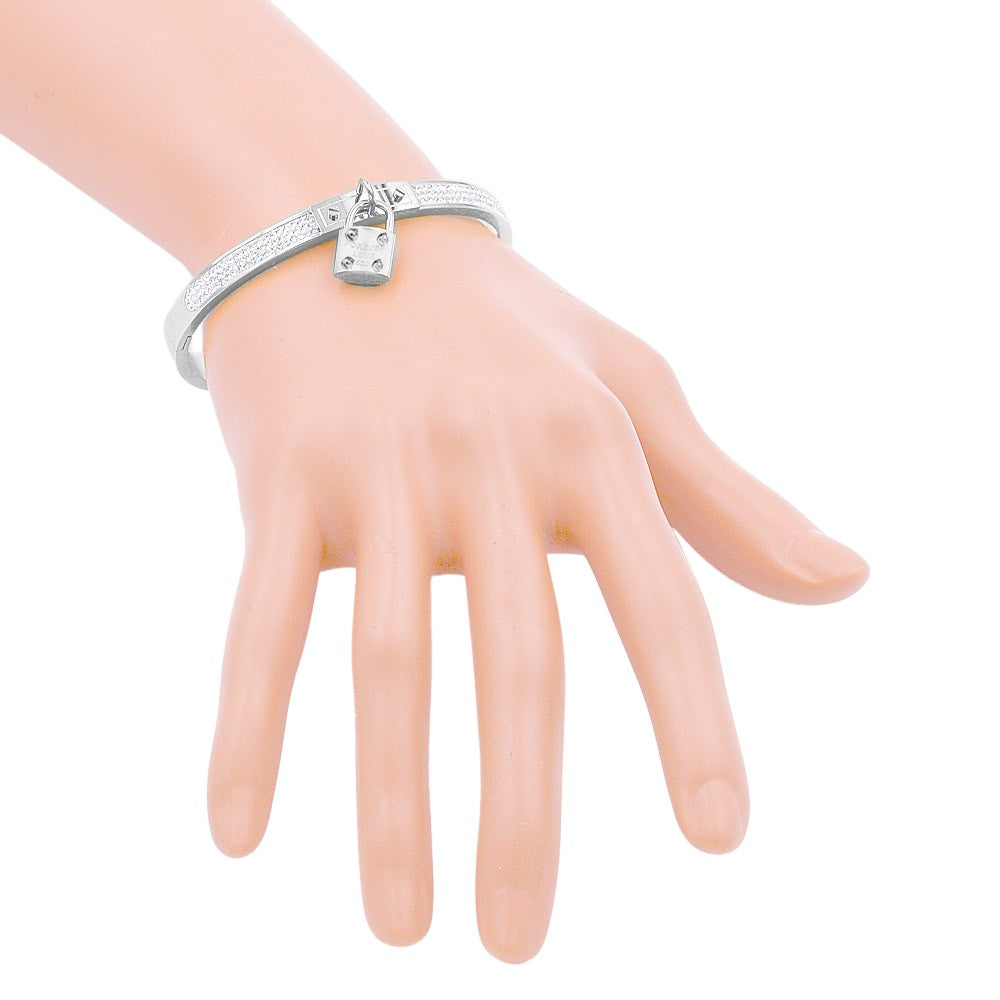 Silver FOREVER LOVE Metal Lock Charm Stainless Steel Evening Bracelet exudes elegance and sophistication. Made of durable stainless steel, it features a charming lock design that symbolises everlasting love. The perfect accessory for any evening event, this bracelet adds a touch of class to any outfit.