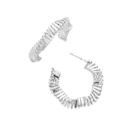 Silver Twisted Metal Hoop Earrings have an elegant and unique design. Triangular and circular elements are woven together in a twisting pattern that creates a sophisticated and eye-catching look. Everyday wear, Birthday Gift, Valentine's Day, Anniversary Gift, Christmas Gift, Regalo Navidad, Regalo Cumpleanos, Dia del Amor