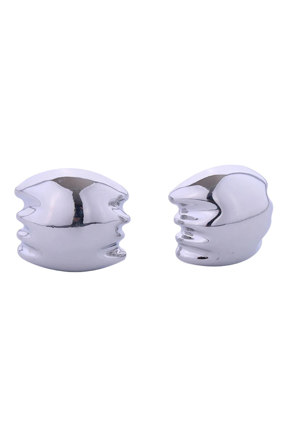 White Gold Make a bold statement with these chunky post earrings, crafted in brass with a luxurious 14K gold and white dip finish. Measuring 2.5cm in diameter, they deliver eye-catching presence without compromising comfort. Hypoallergenic construction ensures gentle wear for sensitive ears, while lead and nickel compliance guarantees safety and peace of mind. Perfect for everyday elegance or elevated casual looks.