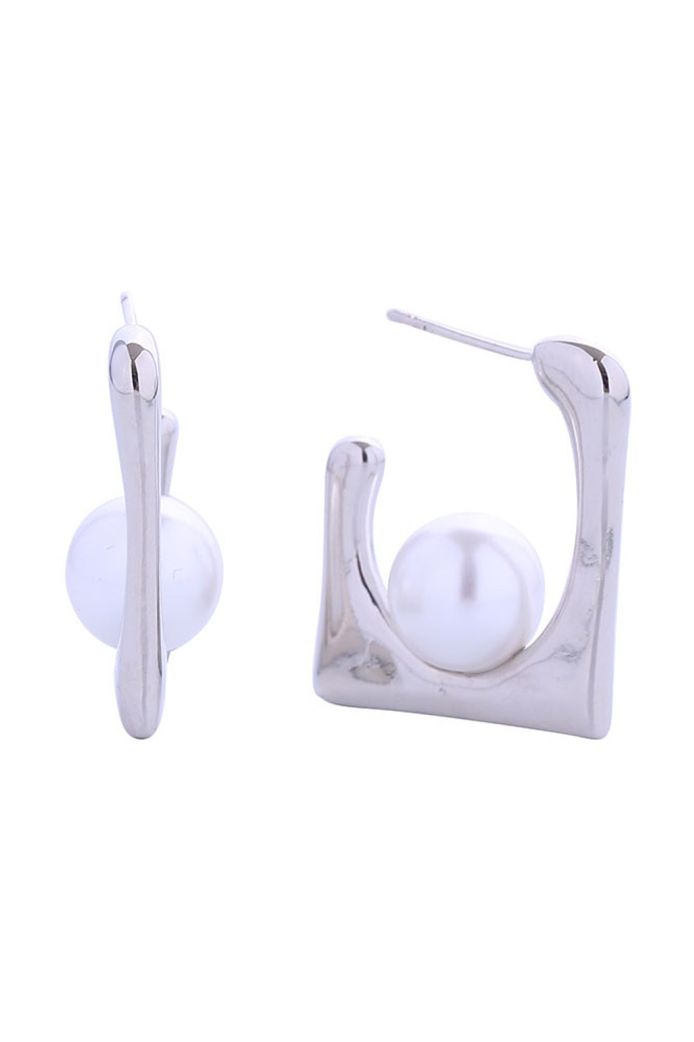 White Gold Elevate your everyday elegance with these chic square pearl post earrings. Crafted from hypoallergenic brass with a luxurious 14K gold or white gold dip finish, these timeless pieces feature lustrous pearls set in a modern square design. At just 2cm, they're the perfect size for subtle sophistication.