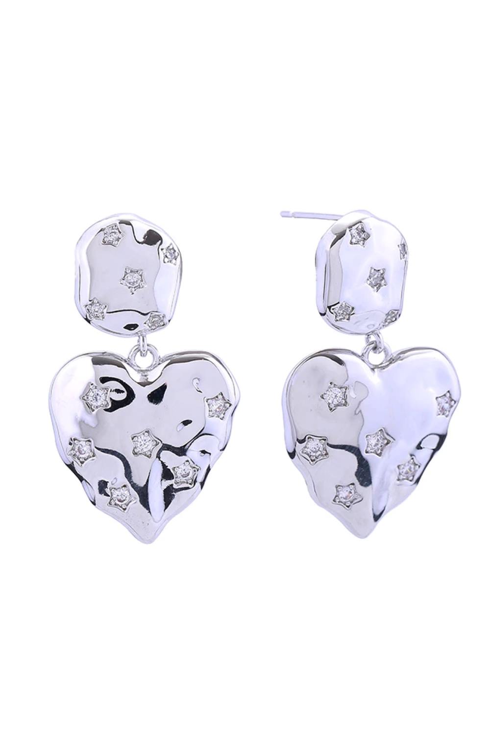White Gold Elevate your everyday elegance with these stunning 14K Gold/White Dipped Crinkle Heart Pave CZ Post Earrings. Crafted from quality brass and adorned with sparkling cubic zirconia pavé detailing, these earrings deliver timeless sophistication with a modern twist. Measuring 3.5cm in diameter, they're the perfect size for making a statement without overwhelming your look.