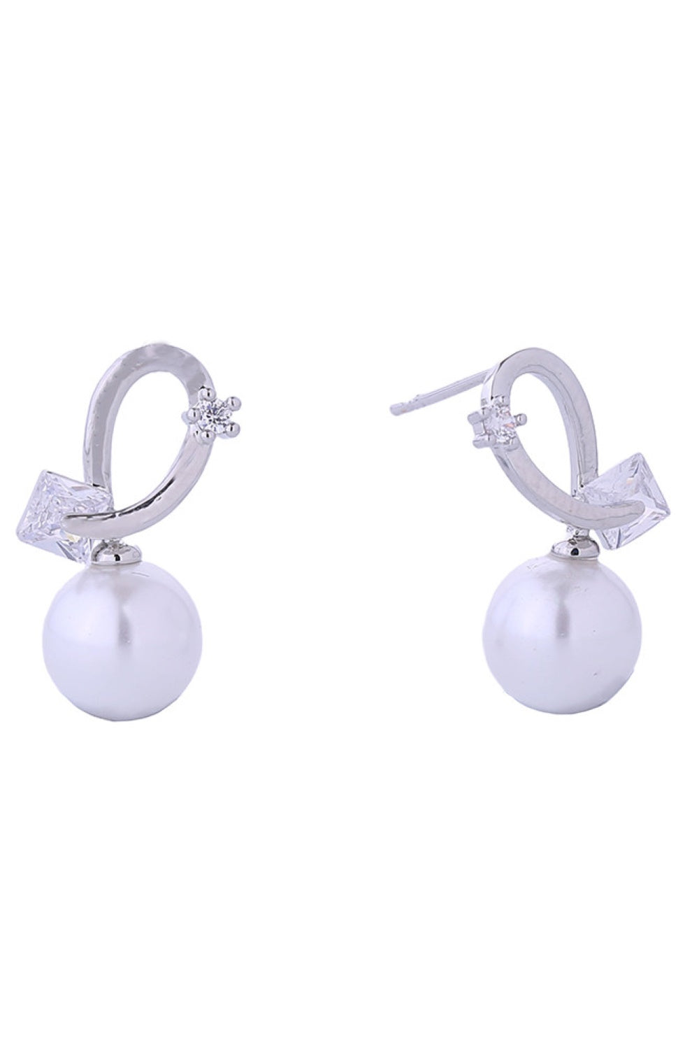 White Gold Elegant pearl drop earrings featuring a delicate curling design, dipped in lustrous 14K gold or white gold plating. Crafted from hypoallergenic brass with genuine pearls, these 1.7cm studs are perfect for sensitive ears. Lead and nickel compliant for safe, everyday wear. Expertly made in Korea, they combine timeless sophistication with modern comfort.