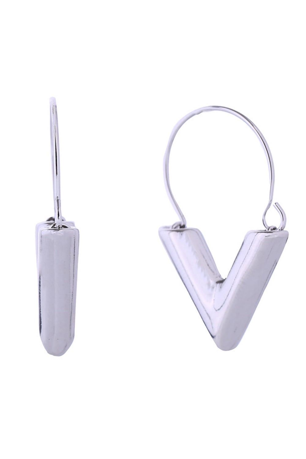 White Gold Elevate your everyday look with these Essential V Hoop Earrings, crafted in lustrous 14K gold or white gold-dipped brass. Measuring 3.8cm, they strike the perfect balance between statement and subtlety. Hypoallergenic and lead and nickel compliant, these Korean-made earrings are gentle on sensitive skin while delivering timeless elegance. A versatile essential for any jewelry collection.