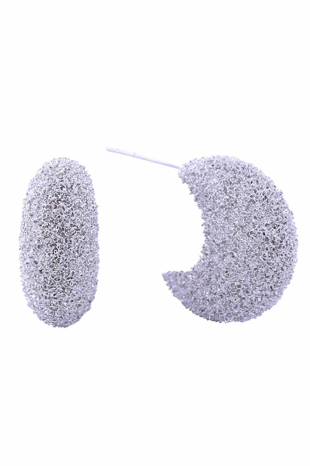White Gold Elevate your everyday look with these stunning 14K Gold/White Dipped Grain Texture Crinkle Post Earrings. Crafted from hypoallergenic brass, these earrings feature a beautiful textured crinkle design that catches the light beautifully. With a generous 2.7cm diameter, they make a subtle yet sophisticated statement. Designed with sensitive skin in mind, they're lead and nickel compliant, ensuring comfort and safety for all-day wear. Perfect for those seeking quality jewelry that combines style with