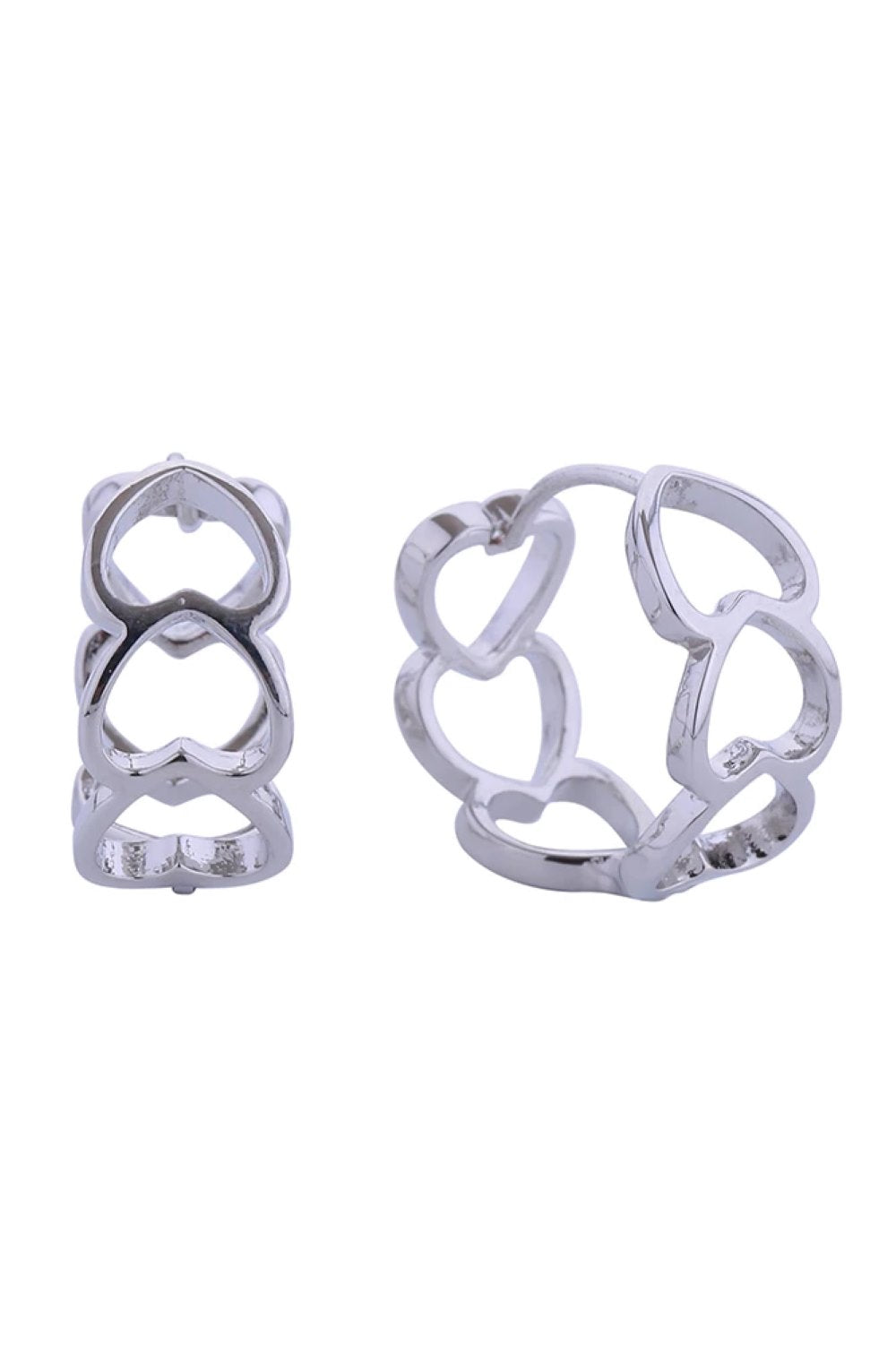 White Gold Delicate 14K link hearts create an elegant huggie earring perfect for everyday wear. Crafted from hypoallergenic brass, these earrings are gentle on sensitive skin and lead and nickel compliant for peace of mind. With a 1.9cm diameter, they sit close to the ear for a refined, understated look. Versatile enough to layer or wear alone, these timeless pieces add a touch of sophistication to any outfit.