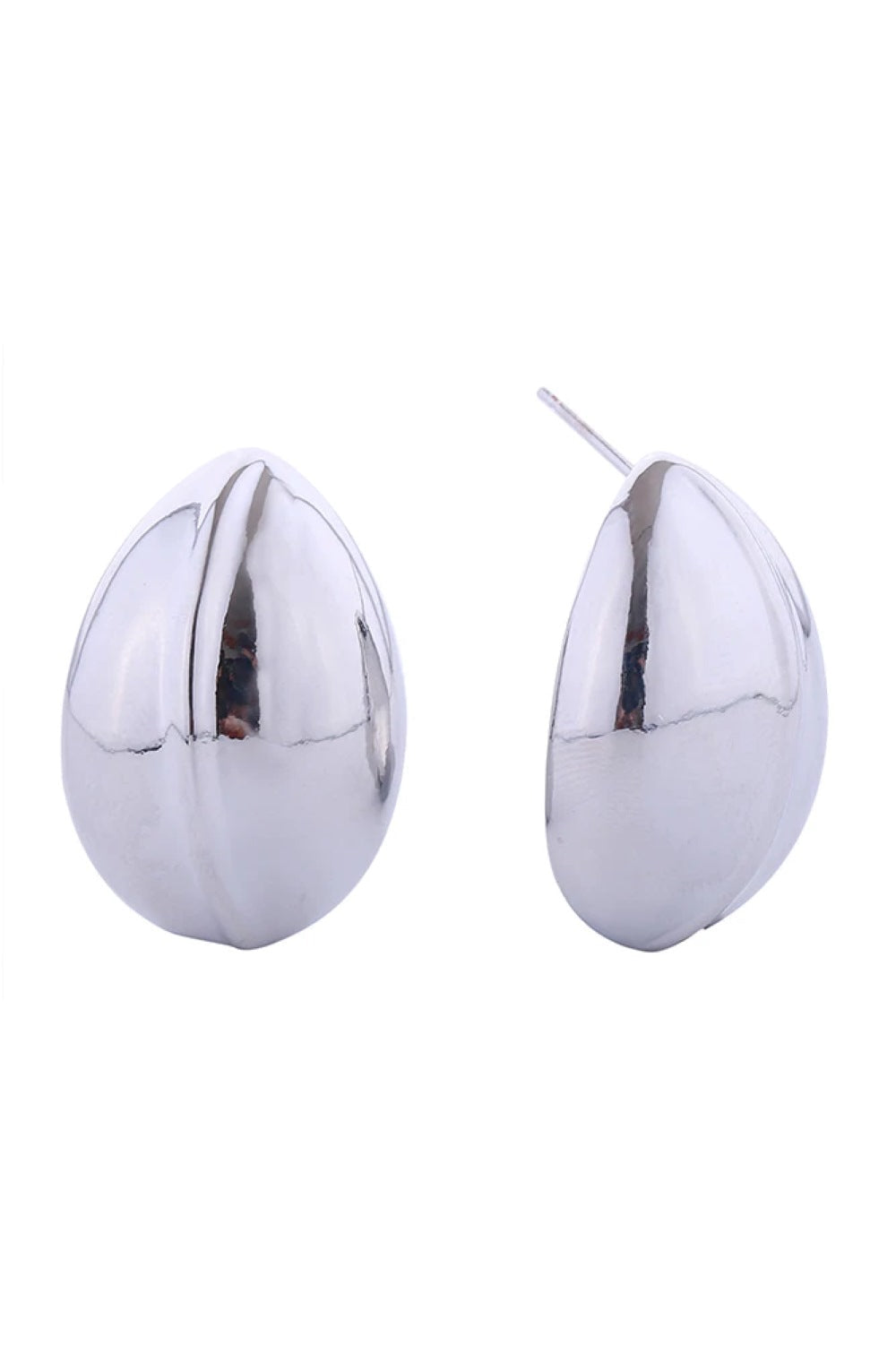White Gold Elevate your everyday style with these charming 14K Gold/White Gold Dipped Matte Macadamia Post Earrings. Crafted from hypoallergenic brass, these 3cm diameter studs are perfect for sensitive ears. Made in Korea with meticulous attention to detail, they're lead and nickel compliant for worry-free wear. The matte finish adds a sophisticated, understated elegance to any look from casual days to special occasions.