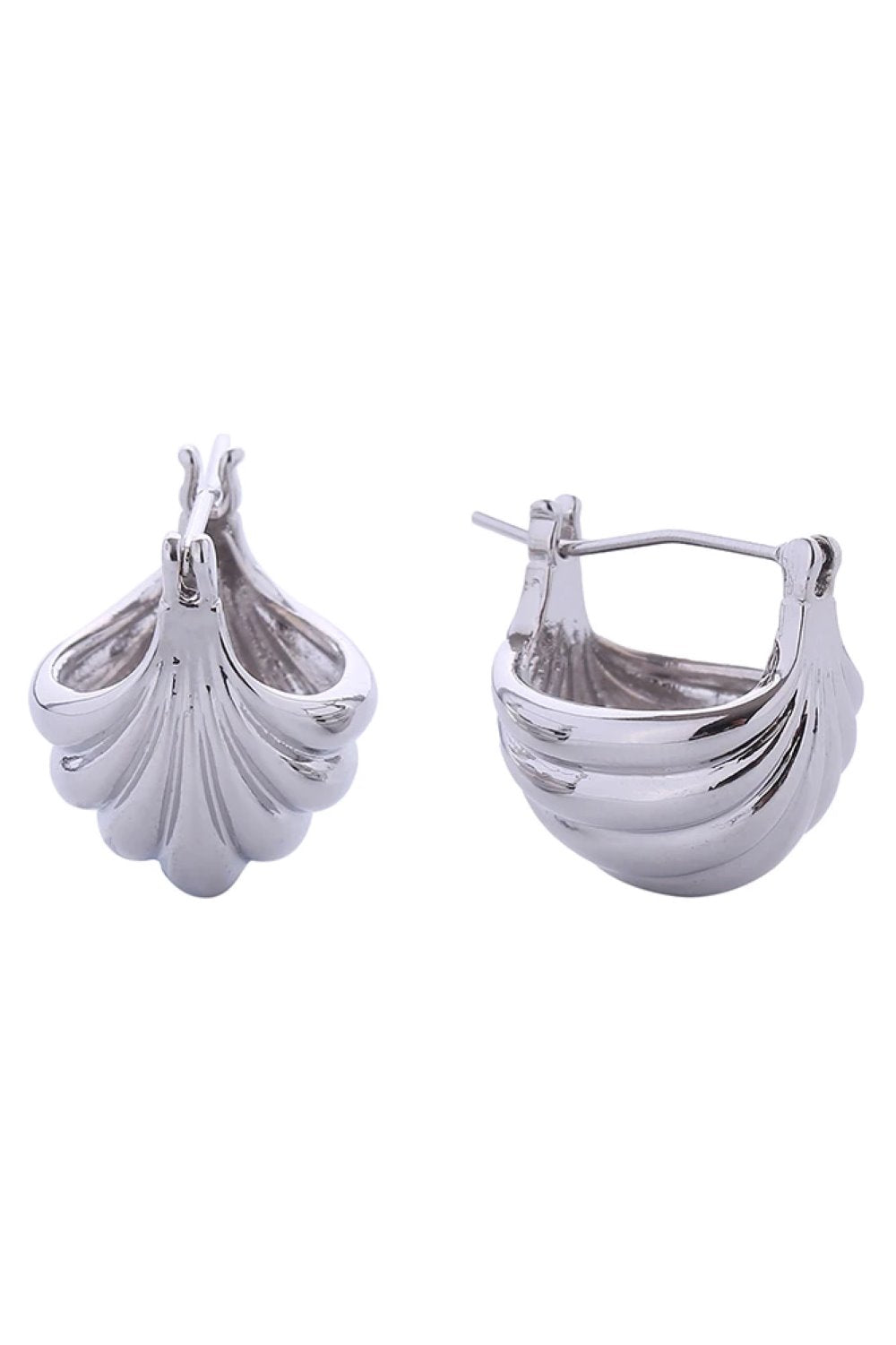 White Gold Delicate sea shell pincatch earrings crafted in 14K gold or white gold-dipped brass. These hypoallergenic beauties measure 1.4cm in diameter, making them perfect for everyday elegance. Lead and nickel compliant for sensitive skin. Expertly made in Korea, these timeless pieces bring coastal charm to any look.