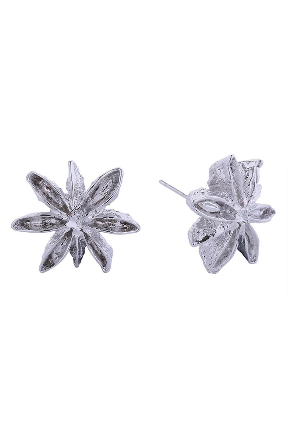 White Gold Delicate star anise-shaped post earrings crafted in brass with hypoallergenic properties. Each earring features a 1.9cm diameter design that catches light beautifully. Lead and nickel compliant, making them safe for sensitive skin. Perfect for everyday wear or special occasions a timeless botanical-inspired accessory that adds subtle elegance to any look.