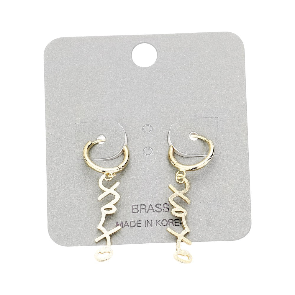 Word Gold XOXO brass metal huggie earrings are the perfect way to add a touch of glam to any outfit. Crafted from high-quality brass, they offer a sleek and stylish design, while the huggie closure ensures a comfortable and secure fit. Elevate your accessory game with these elegant earrings.