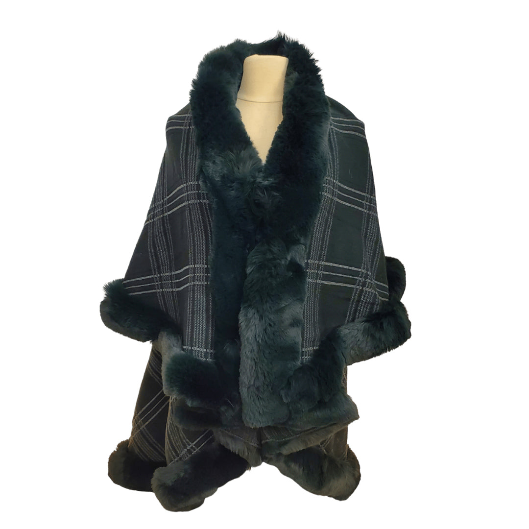 Elegant Faux Fur Trim Plaid Knit Ruana Poncho Cape - Green - Ruanas