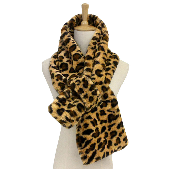 Leopard Fall Winter Sold Faux Fur Pull Through Scarf, delicate, warm, on trend & fabulous, a luxe addition to any cold-weather ensemble. Great for daily wear in the cold winter to protect you against chill, classic infinity-style scarf & amps up the glamour with plush material that feels amazing snuggled up against your cheeks.