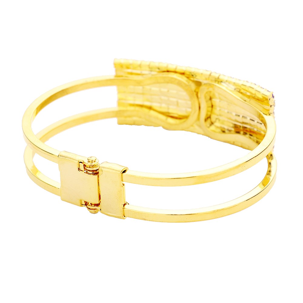 Red, White & Blue Crystal Pave American Flag Hinged Bracelet, add a statemnt to your outfit with this beautiful accessory. It’s set in beautiful crystal stones in our patriotic vibrant colors. Perfect of any time day/night, ideal for election day, national holidays, show your love for this country with some sparkle. 