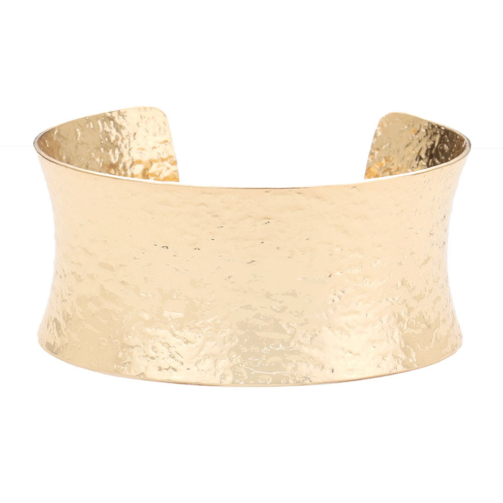 Gold Textured Metal Cuff Bracelet, wear with your favorite tops & dresses all year round! Metal Cuff is versatile, goes with practically anything! Birthday Gift, Christmas Gift, Anniversary Gift, Regalo Navidad, Regalo Cumpleanos, Regalo Dia del Amor, Valentine's Day Gift, Mother's Day Gift, Regalo Dia de la Madre
