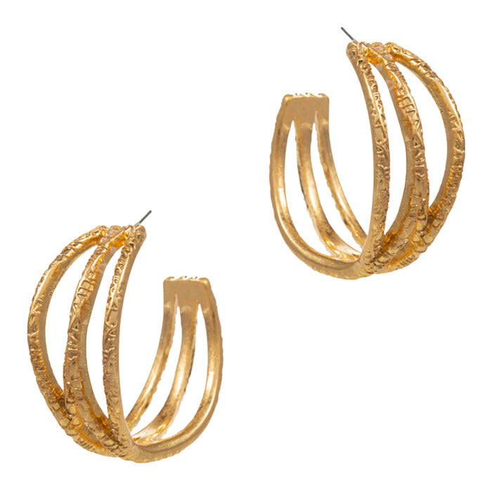 Elevate your wardrobe with the timeless look of the Worn Gold Split Metal Hoop Earrings. Crafted with a split metal worn finish, these hoop earrings will add sophistication to any outfit. Birthday Gift, Anniversary Gift, Mother's Day Gift, Anniversary Gift, Regalo Cumpleanos, Regalo Navidad