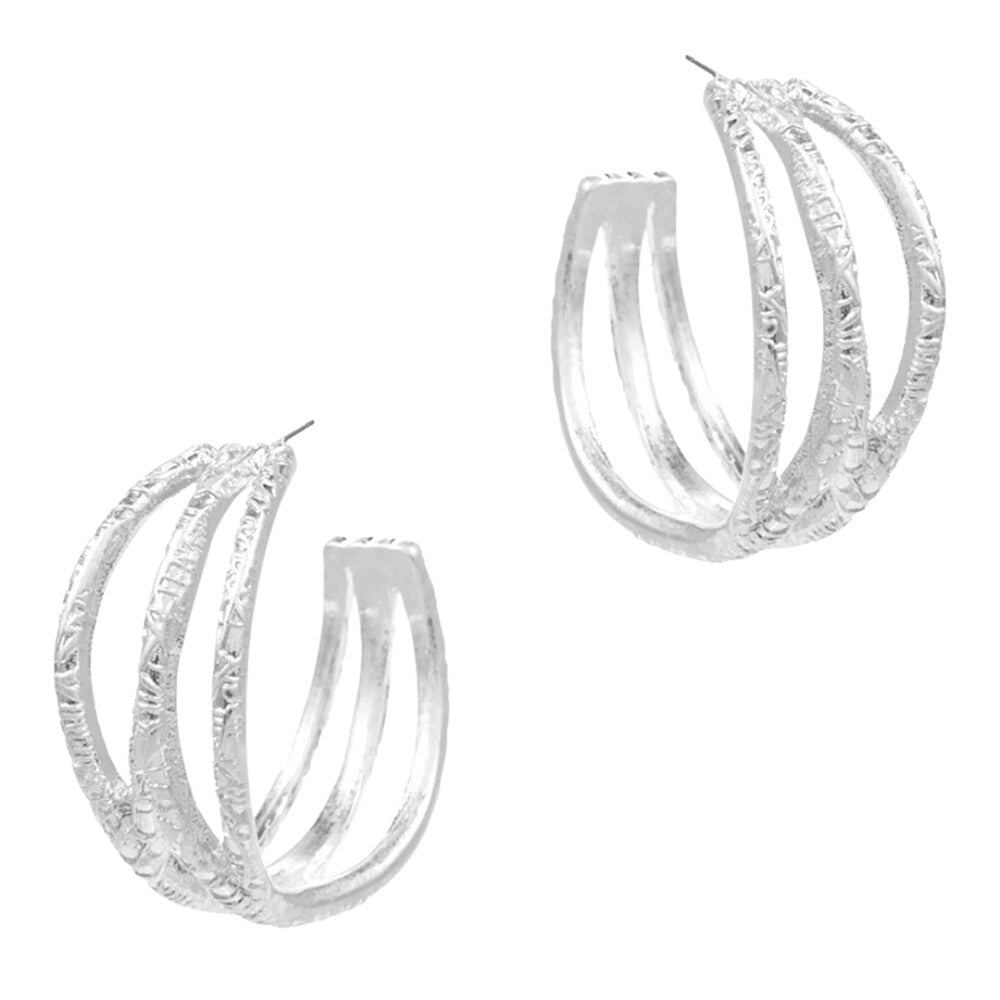 Elevate your wardrobe with the timeless look of the Split Worn Silver Metal Hoop Earrings. Crafted with a split metal worn finish, these hoop earrings will add sophistication to any outfit. Birthday Gift, Anniversary Gift, Mother's Day Gift, Anniversary Gift, Regalo Cumpleanos, Regalo Navidad