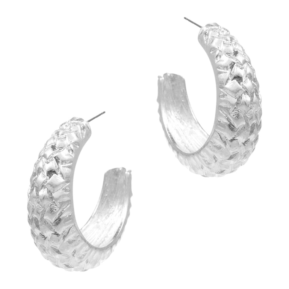 Take your look to the next level with these eye-catching Textured Metal Hoop Earrings! Perfect for any occasion, the worn gold or silver metal gives a unique and stylish touch to your ensemble. Birthday Gift, Anniversary Gift, Mother's Day Gift, Anniversary Gift, Regalo Cumpleanos, Regalo Navidad