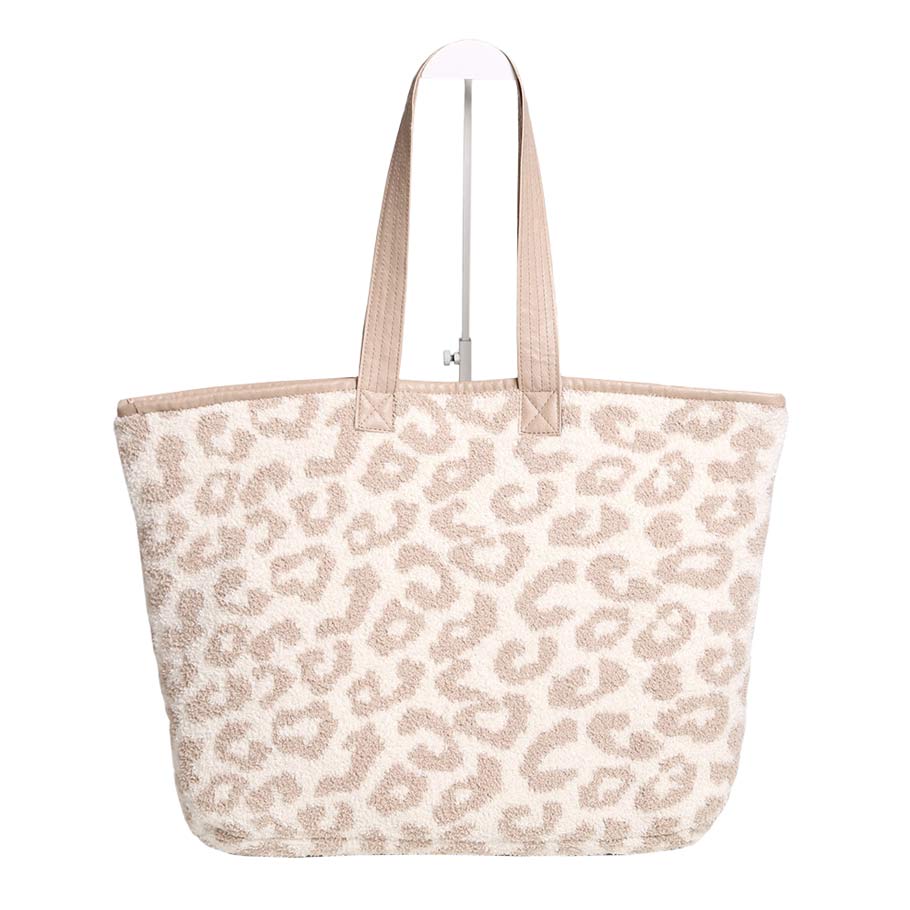 Beige Leopard Tote Bag, is an especially designed tote bag to make you stand out in perfect style. It enriches your gorgeousness and looks stylish. This Leopard-themed bag is Versatile enough for wearing straight through the week. perfectly lightweight to carry around all day. The best way to carry all of your necessary things altogether.