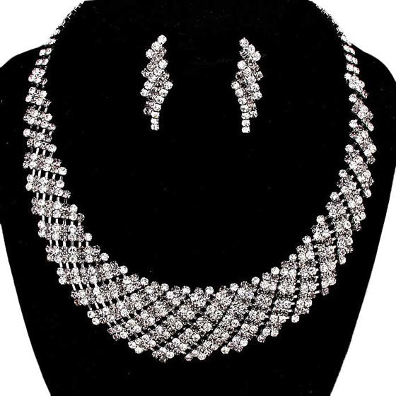 Black Diamond Crystal Rhinestone Round Collar Necklace. These gorgeous Rhinestone pieces will show your class in any special occasion. The elegance of these Collar necklace goes unmatched, great for wearing at a party! Perfect jewelry to enhance your look. Awesome gift for birthday, Anniversary, Valentine’s Day or any special occasion