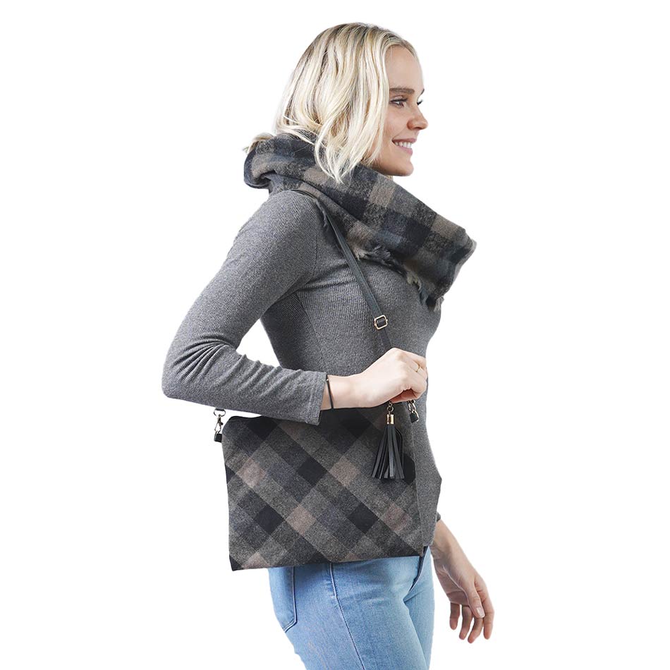 Brown Plaid Check Crossbody Clutch Bag, extends your fashion and confidence. These trendy and colorful bags come with adjustable and detachable hand straps to enhance your comfortability. Different colors give you the choice to take your own. It's lightweight and easy to carry. A perfect gift for birthdays, holidays, Christmas, New year, etc.