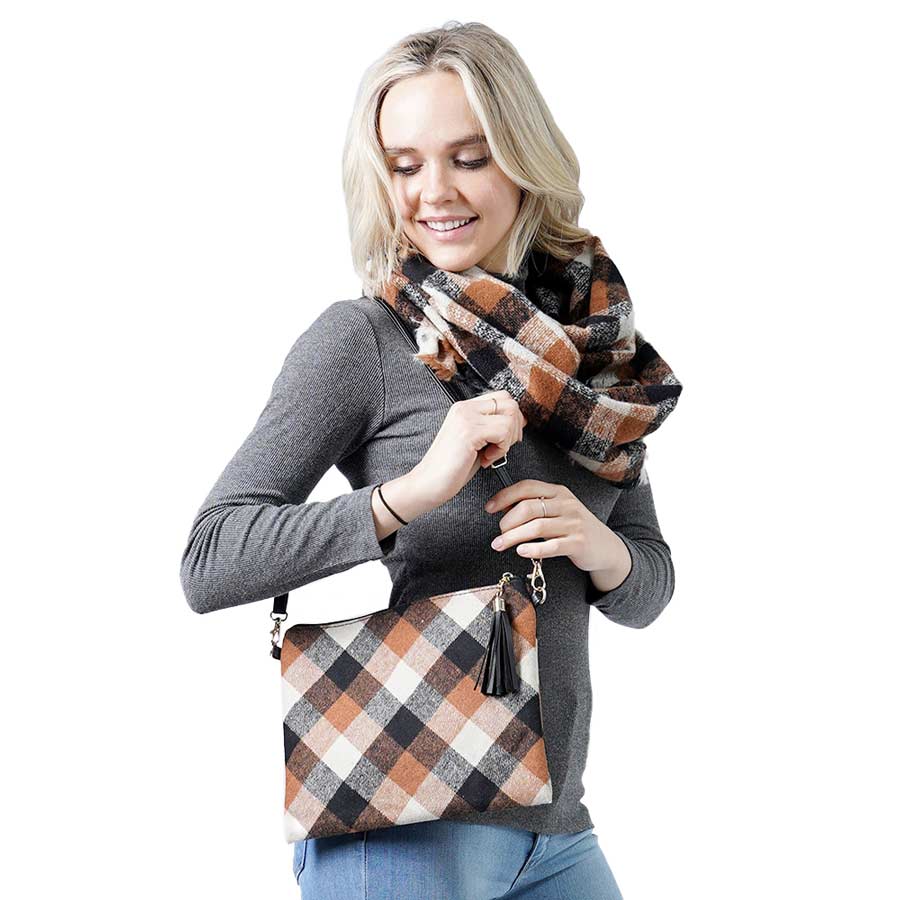 Tan Plaid Check Crossbody Clutch Bag, extends your fashion and confidence. These trendy and colorful bags come with adjustable and detachable hand straps to enhance your comfortability. Different colors give you the choice to take your own. It's lightweight and easy to carry. A perfect gift for birthdays, holidays, Christmas, New year, etc.